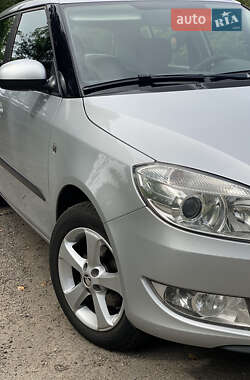 Хэтчбек Skoda Fabia 2011 в 