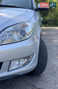 Хэтчбек Skoda Fabia 2011 в 