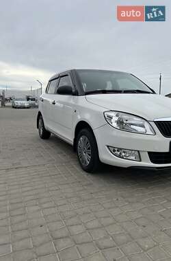 Хэтчбек Skoda Fabia 2012 в 
