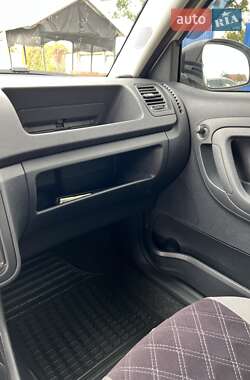 Хэтчбек Skoda Fabia 2012 в 