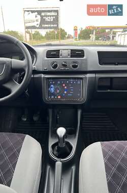 Хэтчбек Skoda Fabia 2012 в 