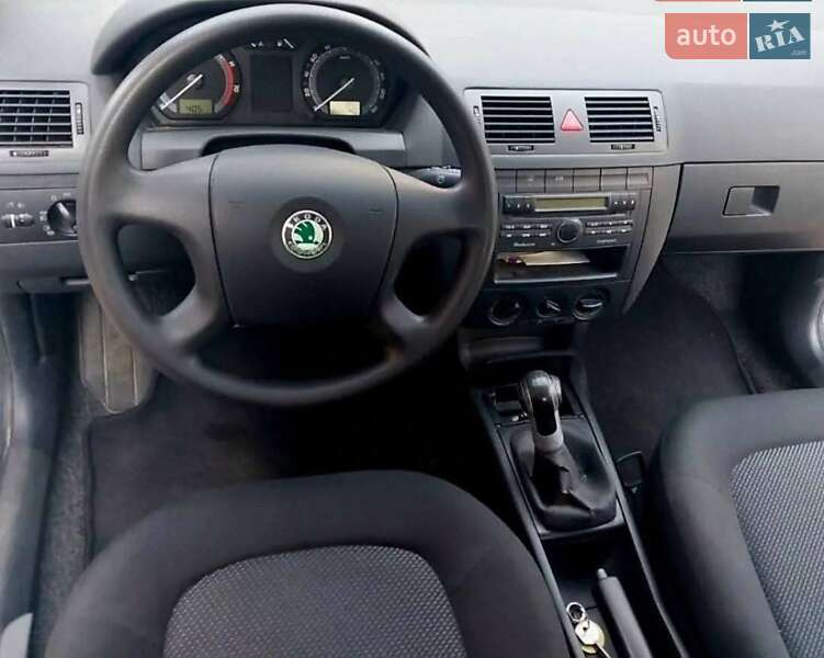 Хэтчбек Skoda Fabia 2006 в Луцке