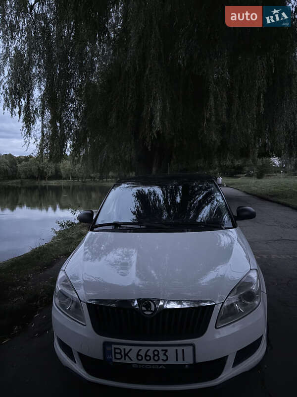 Хэтчбек Skoda Fabia 2011 в 