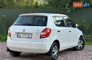 Хэтчбек Skoda Fabia 2011 в 
