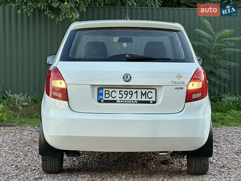 Хэтчбек Skoda Fabia 2011 в Дрогобыче