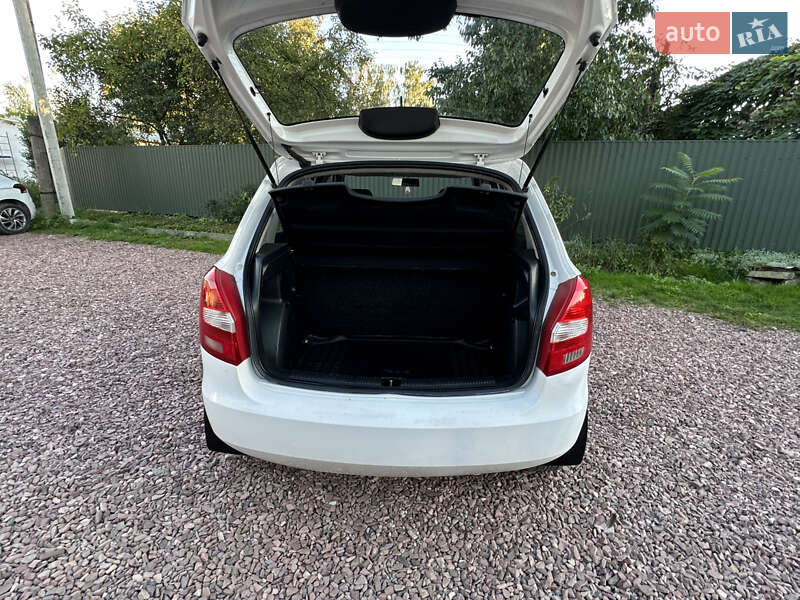Хэтчбек Skoda Fabia 2011 в Дрогобыче