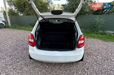 Хэтчбек Skoda Fabia 2011 в 
