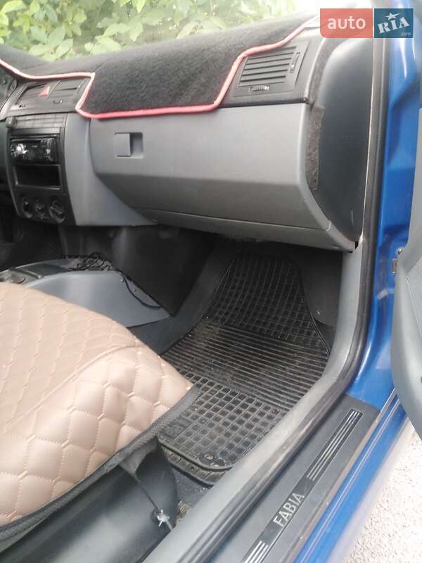 Хетчбек Skoda Fabia 2002 в Марганці