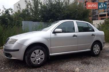 Седан Skoda Fabia 2004 в 