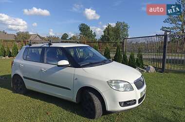 Хэтчбек Skoda Fabia 2008 в 