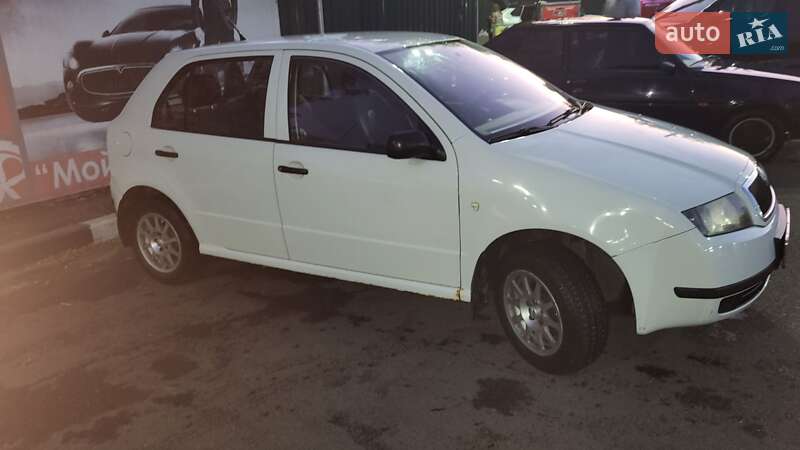 Хэтчбек Skoda Fabia 2003 в Киеве