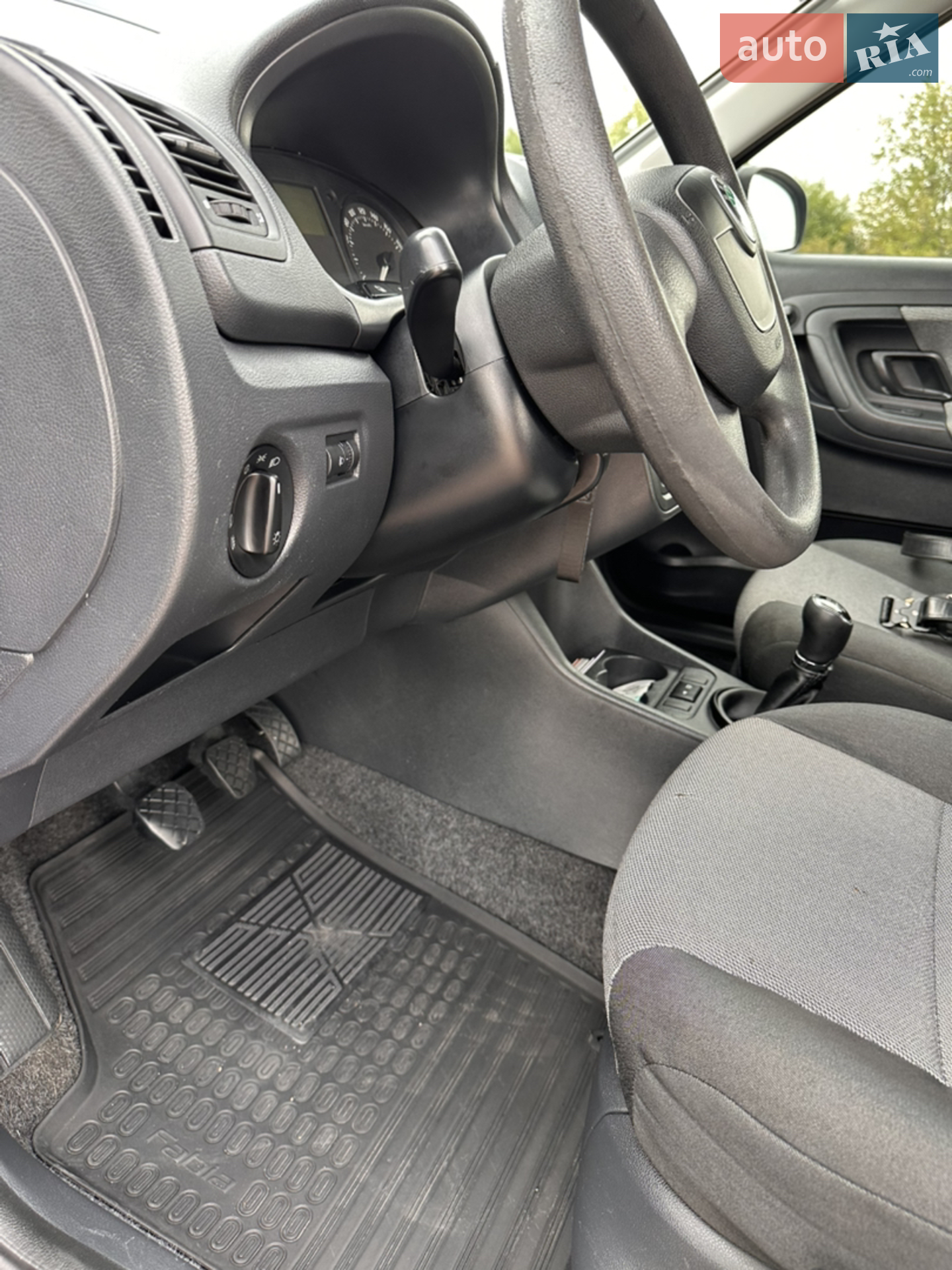 2012 Skoda Fabia - мініатюра 3