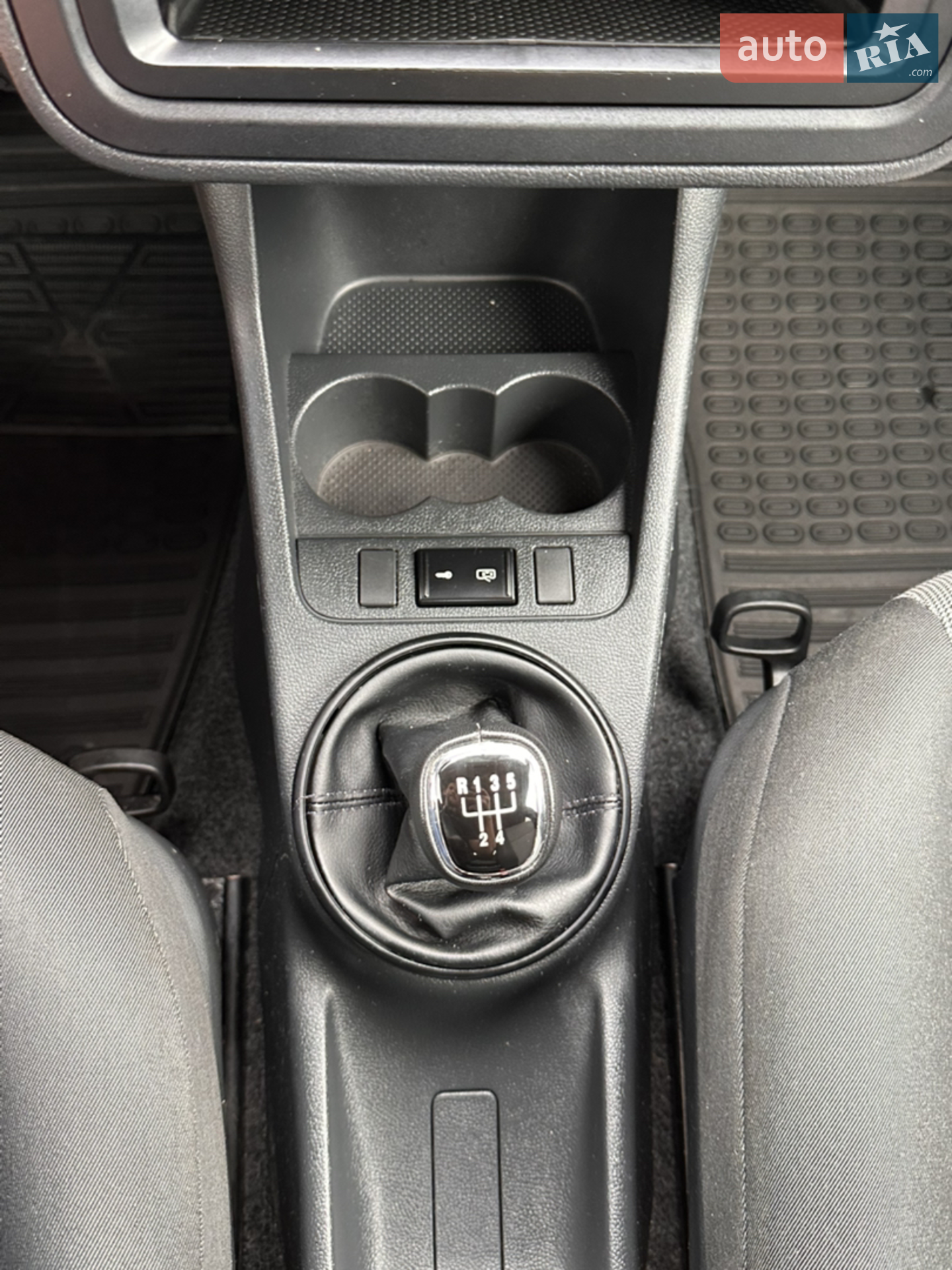 2012 Skoda Fabia - мініатюра 8