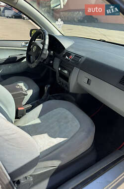 Хэтчбек Skoda Fabia 2001 в 