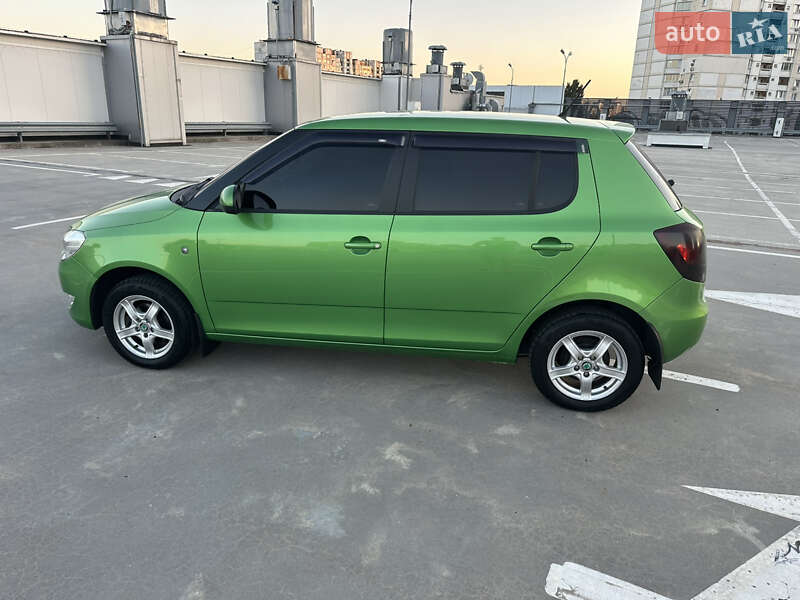Хетчбек Skoda Fabia 2012 в Києві