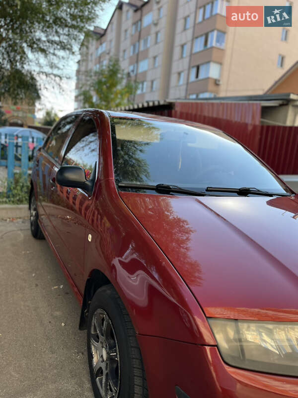 Хэтчбек Skoda Fabia 2007 в Вишневом