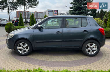Хэтчбек Skoda Fabia 2010 в 