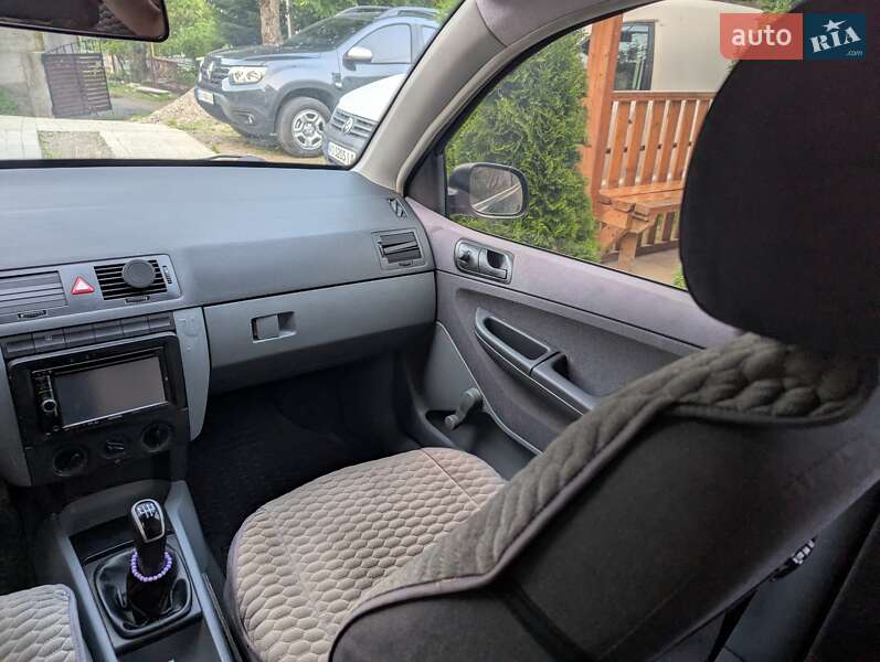 Седан Skoda Fabia 2002 в Хусте