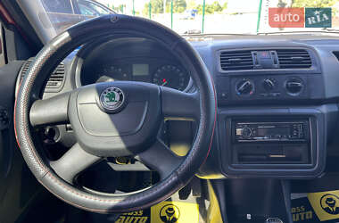 Хэтчбек Skoda Fabia 2012 в 