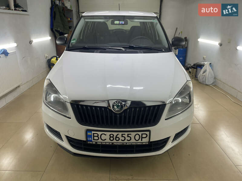 Хэтчбек Skoda Fabia 2012 в Львове