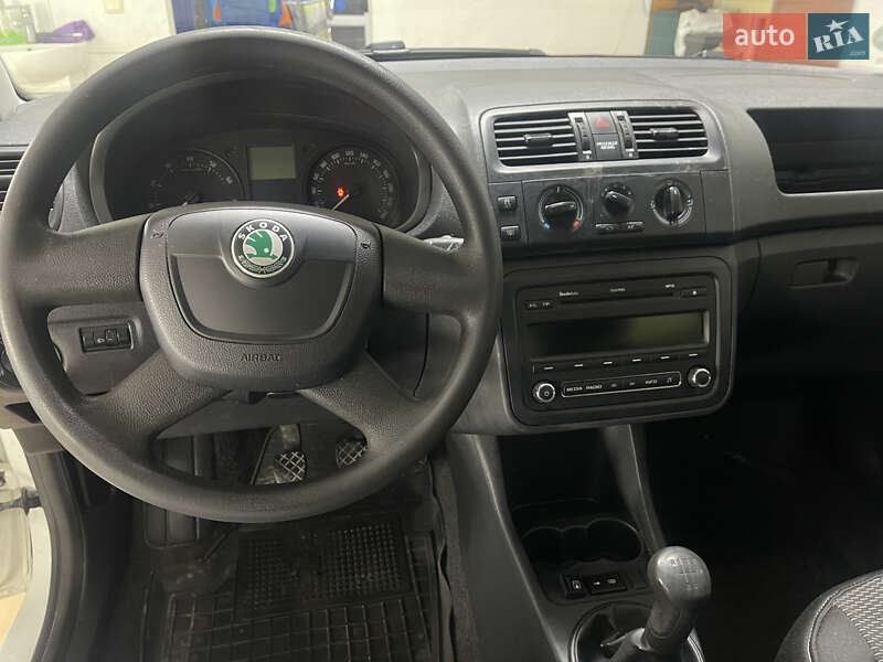 Хэтчбек Skoda Fabia 2012 в Львове