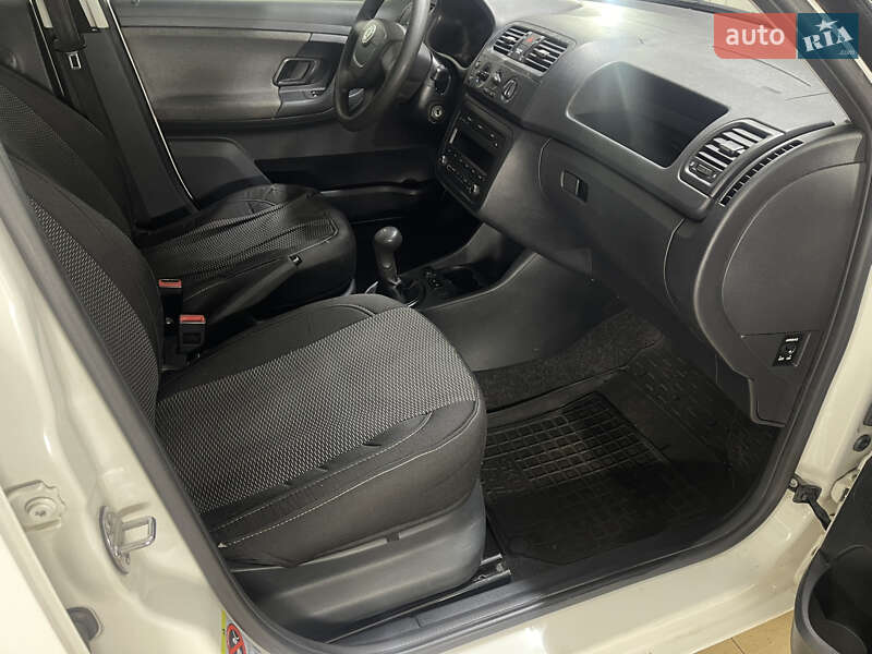 Хэтчбек Skoda Fabia 2012 в Львове