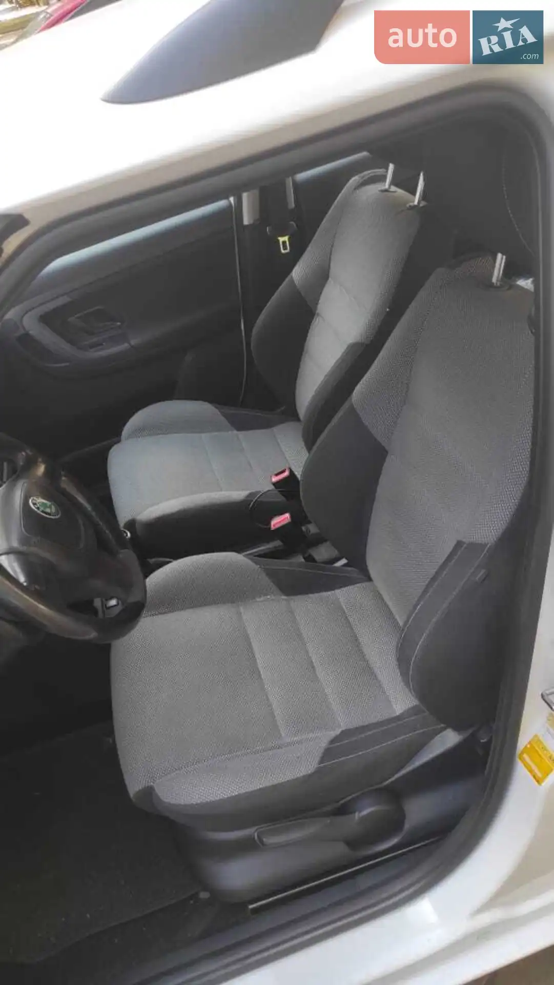 2011 Skoda Fabia - мініатюра 9
