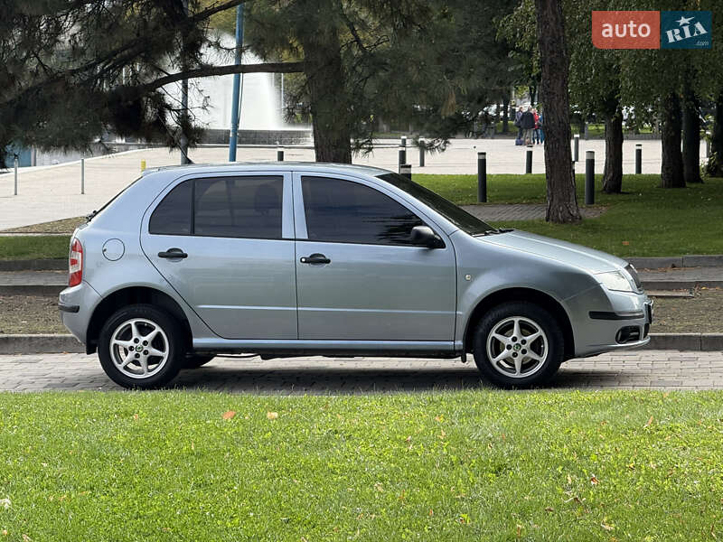 Хетчбек Skoda Fabia 2005 в Дніпрі