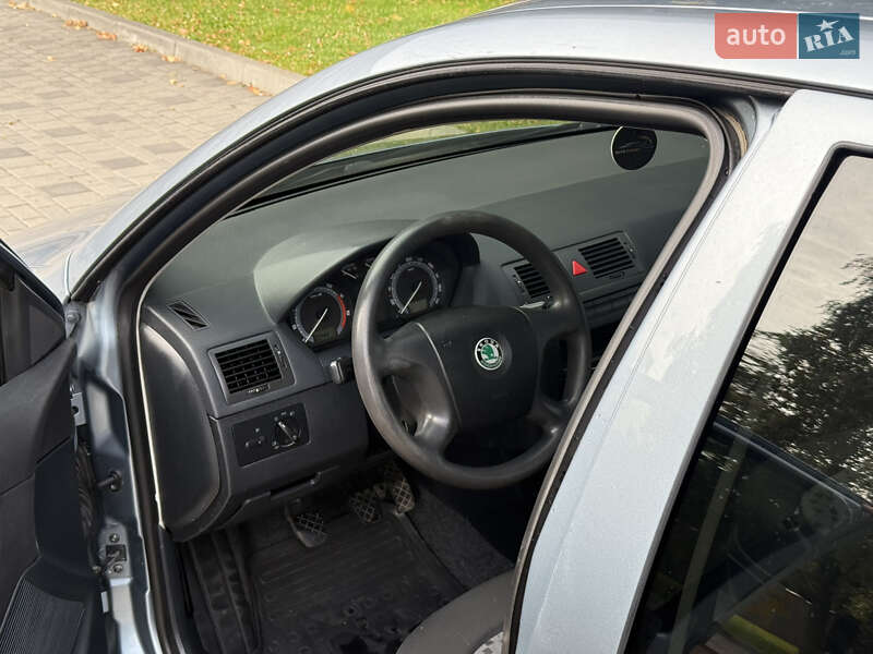Хетчбек Skoda Fabia 2005 в Дніпрі