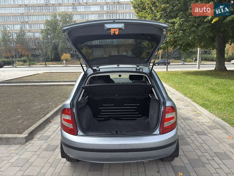 Хетчбек Skoda Fabia 2005 в Дніпрі