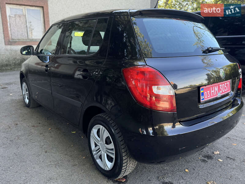 Хэтчбек Skoda Fabia 2008 в Луцке