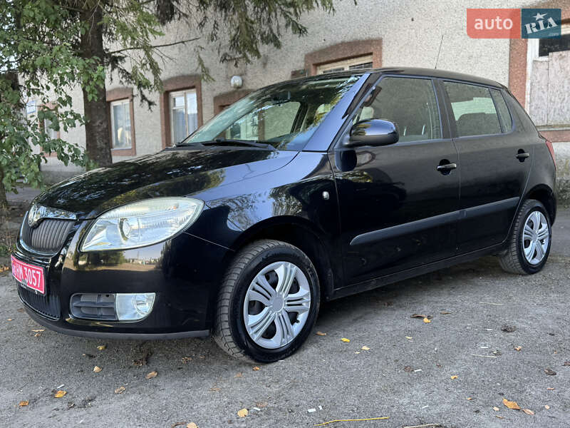 Хэтчбек Skoda Fabia 2008 в Луцке