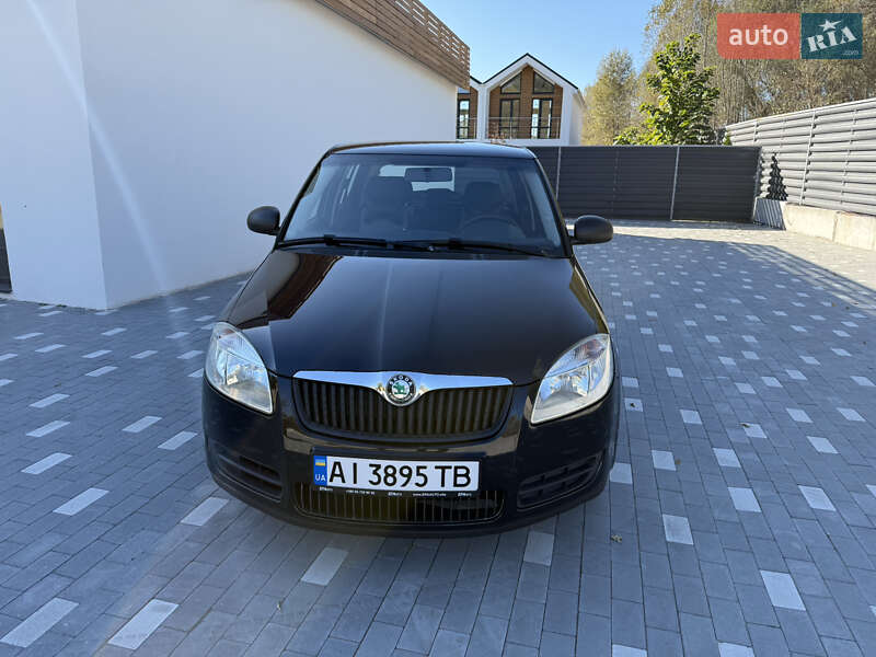 Хэтчбек Skoda Fabia 2010 в 