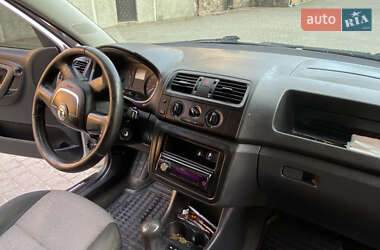 Хэтчбек Skoda Fabia 2010 в 