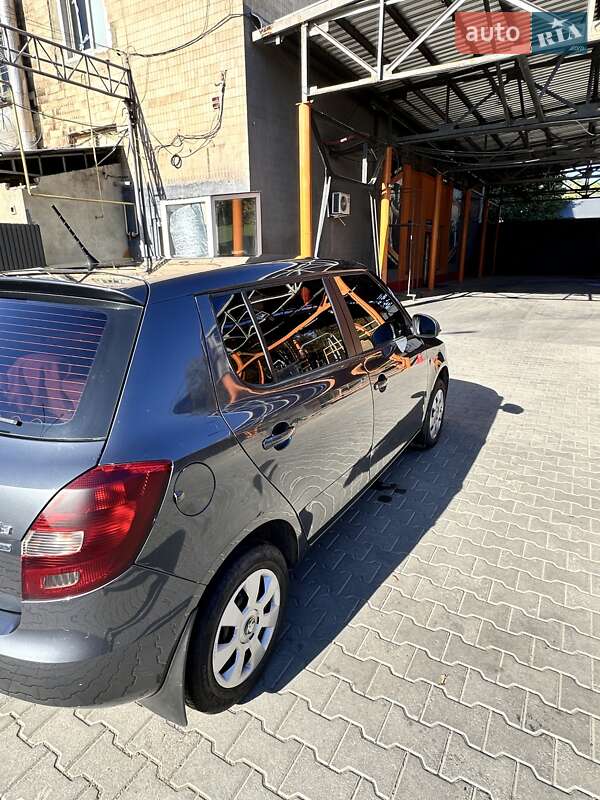Хэтчбек Skoda Fabia 2011 в Черновцах