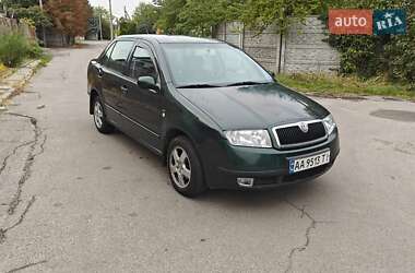 Седан Skoda Fabia 2002 в Киеве