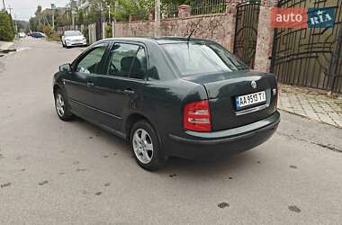 Седан Skoda Fabia 2002 в 