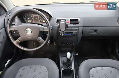 Седан Skoda Fabia 2004 в 