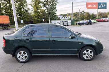 Седан Skoda Fabia 2004 в 