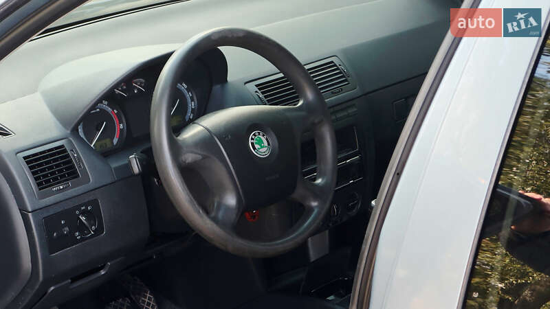 Хетчбек Skoda Fabia 2005 в Дніпрі