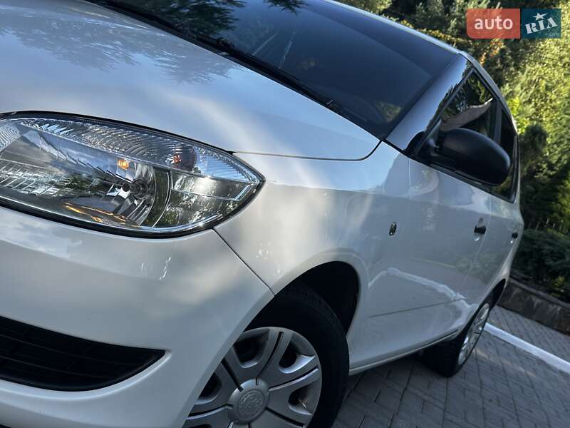 Хэтчбек Skoda Fabia 2011 в Дрогобыче