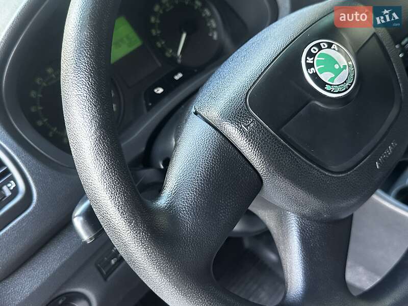 Хэтчбек Skoda Fabia 2011 в Дрогобыче