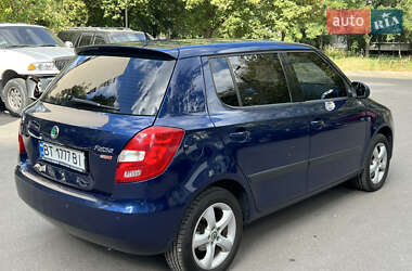 Хэтчбек Skoda Fabia 2010 в 