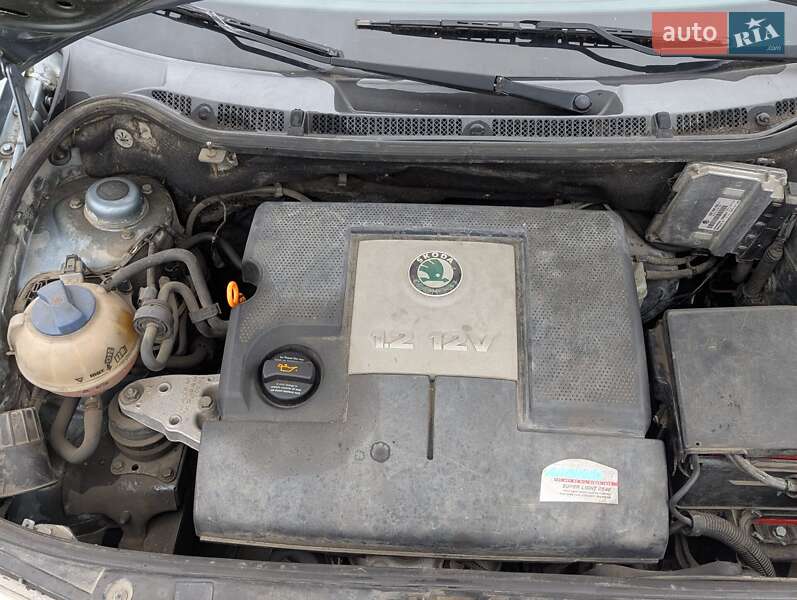 Хэтчбек Skoda Fabia 2003 в Киеве
