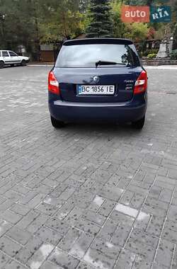 Хэтчбек Skoda Fabia 2011 в 