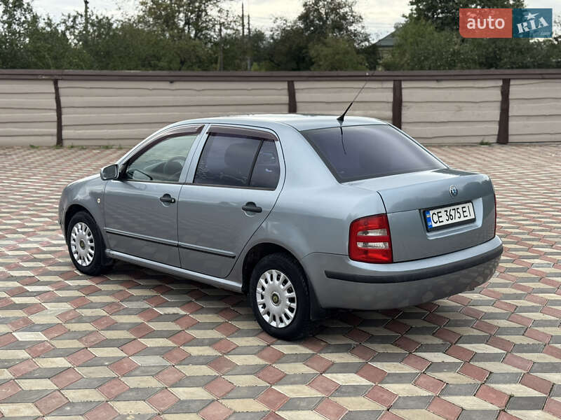 Седан Skoda Fabia 2003 в Черновцах