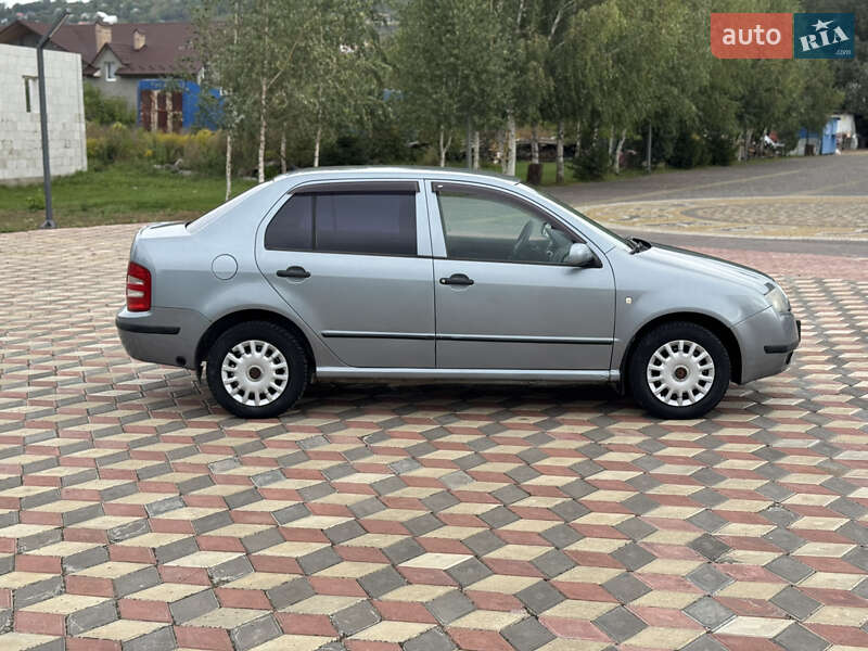 Седан Skoda Fabia 2003 в Черновцах