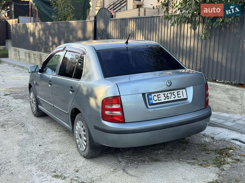 Седан Skoda Fabia 2003 в Черновцах