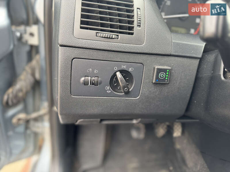 Седан Skoda Fabia 2003 в Черновцах
