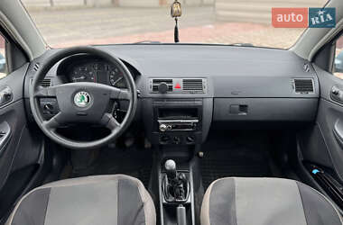 Седан Skoda Fabia 2003 в 